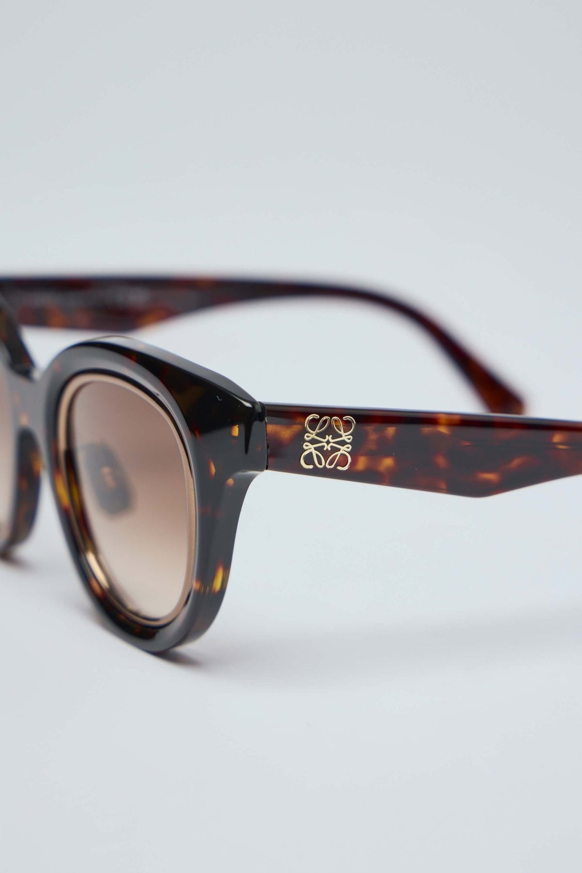 Side profile of tortoiseshell pattern Loewe sunglasses showing frame construction