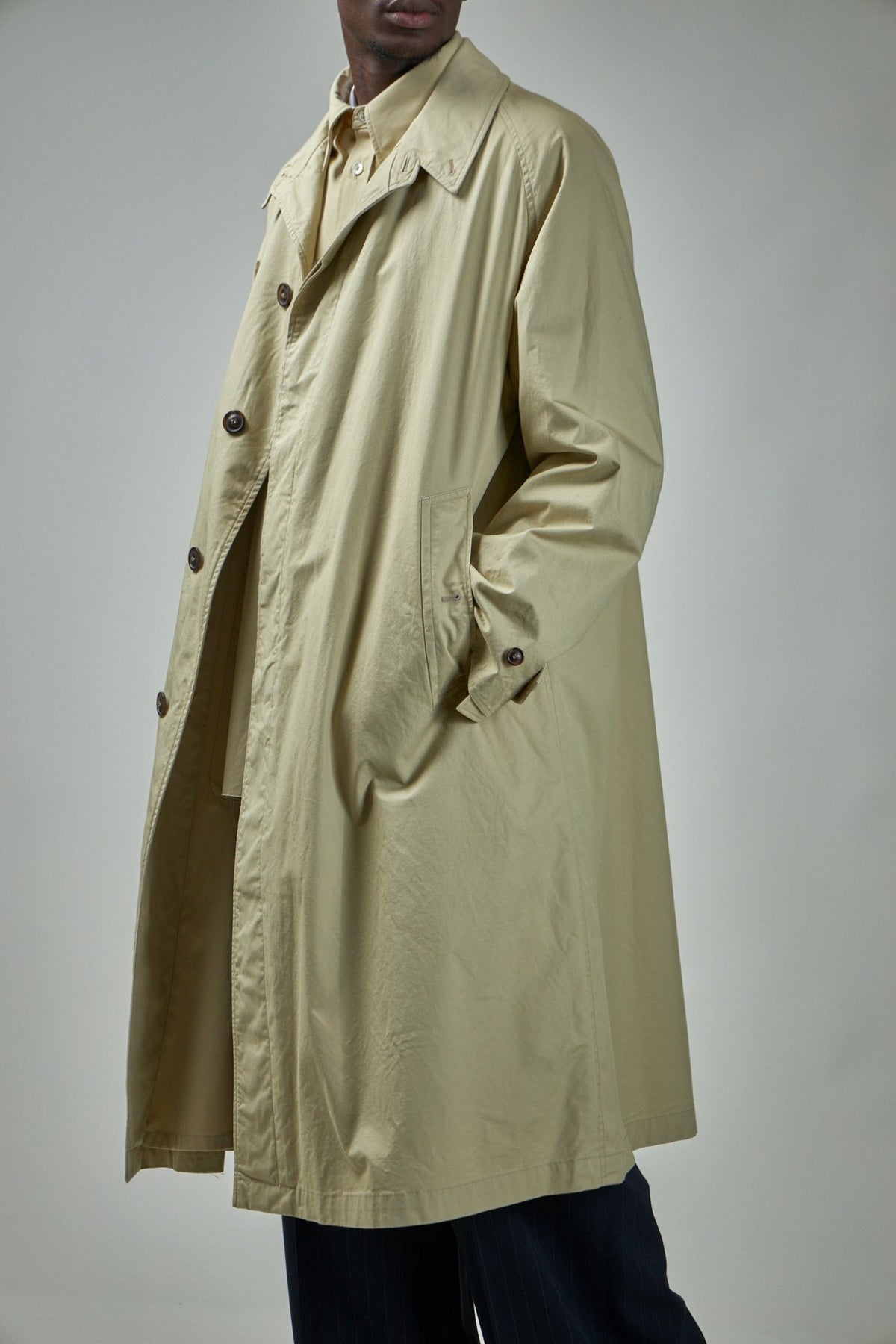 Luxury trench coat buttoned cuffs and sleeve detail