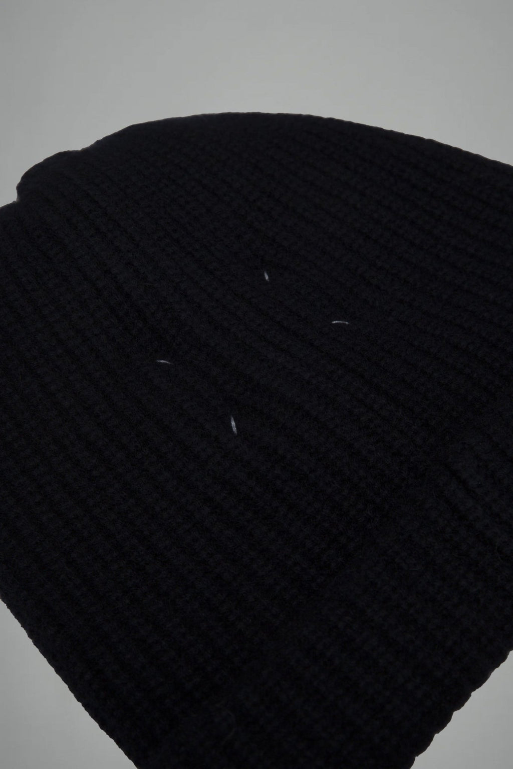 Maison Margiela - Logo Detailed Ribbed Beanie - LABELS
