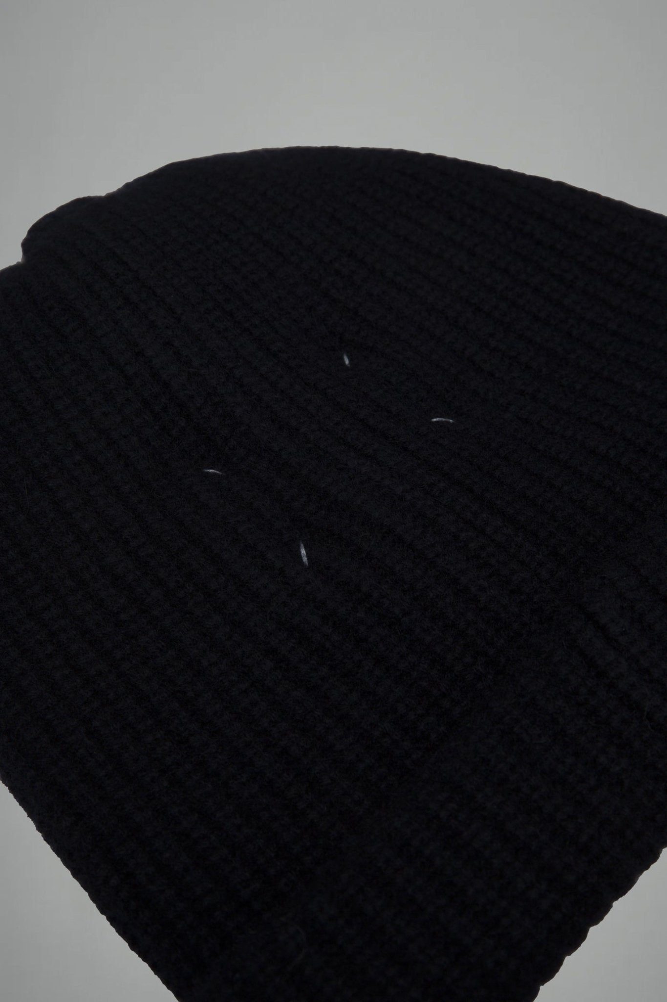 Maison Margiela - Logo Detailed Ribbed Beanie - LABELS