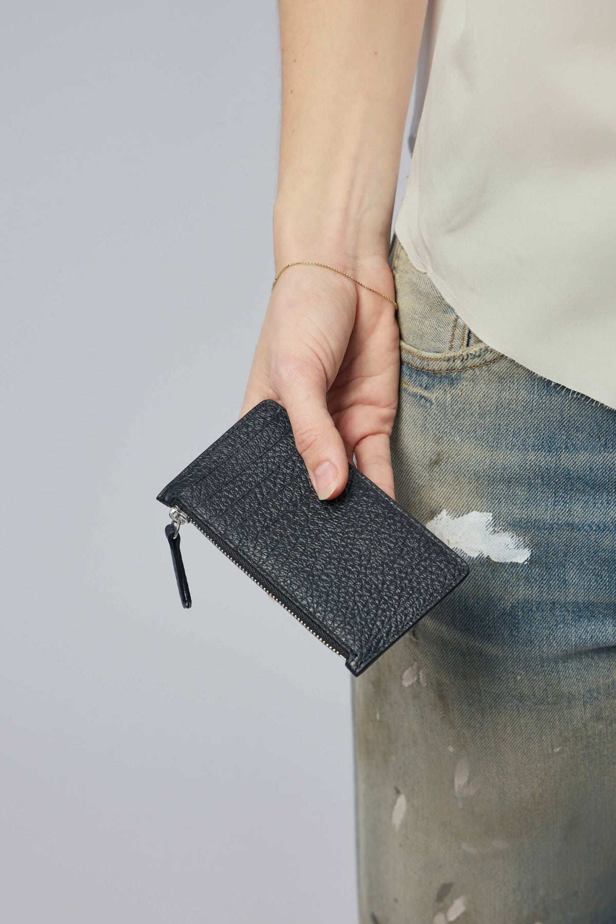Maison Margiela cardholder leather zipper pull detail in black calf leather