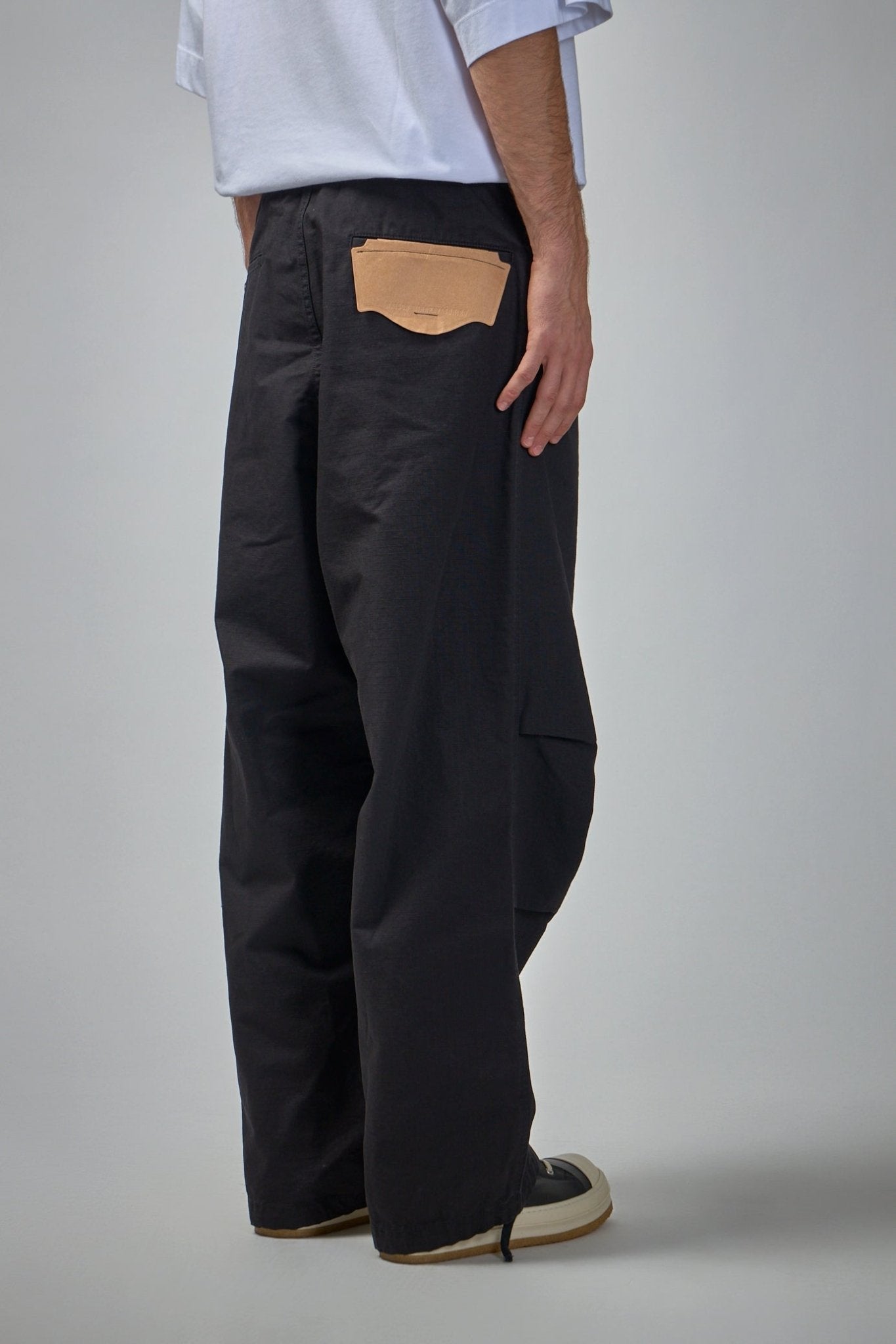 Mihara Yasuhiro パラシュートパンツ オイルドコットン Maison Mihara Yasuhiro Parachute Trousers - LABELS