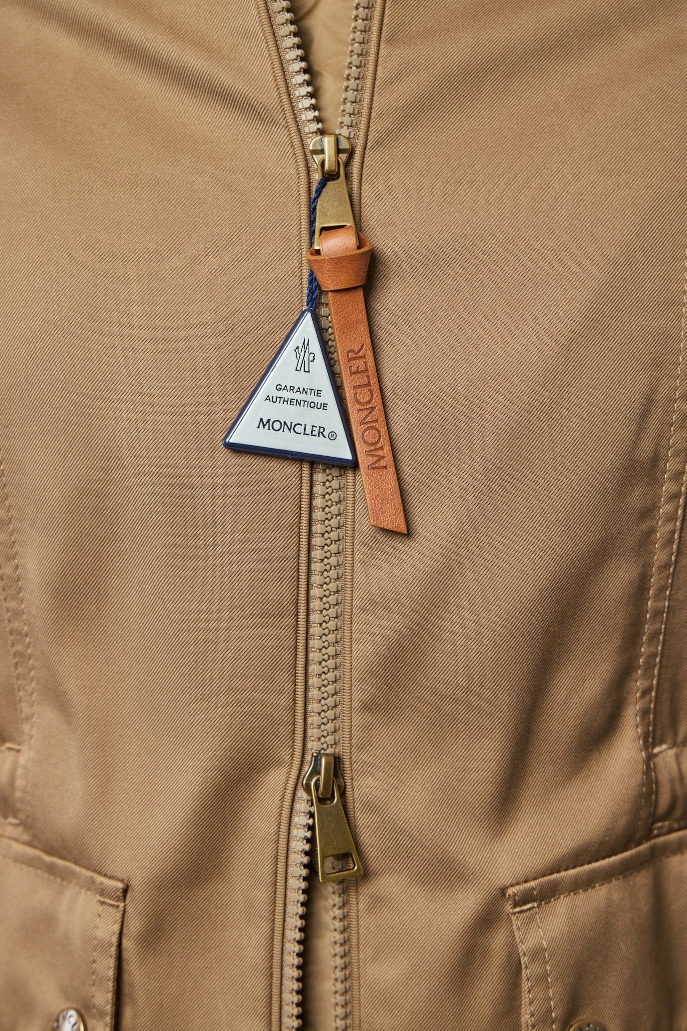 Moncler - Adenium Jacket | L10931A00128 5996F | 226 - LABELS