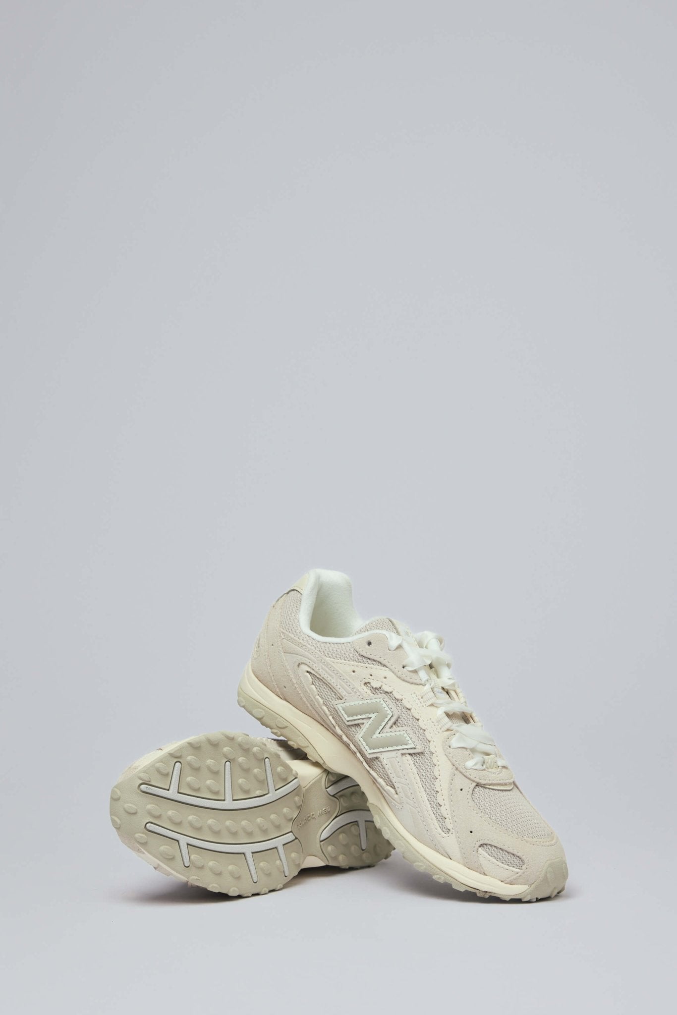 New Balance Low Top Sneakers 204L – LABELS