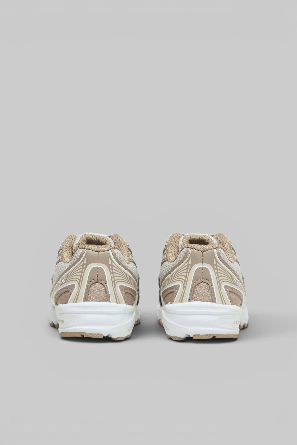 New Balance I740 V1 sole detail highlighting cushioned construction