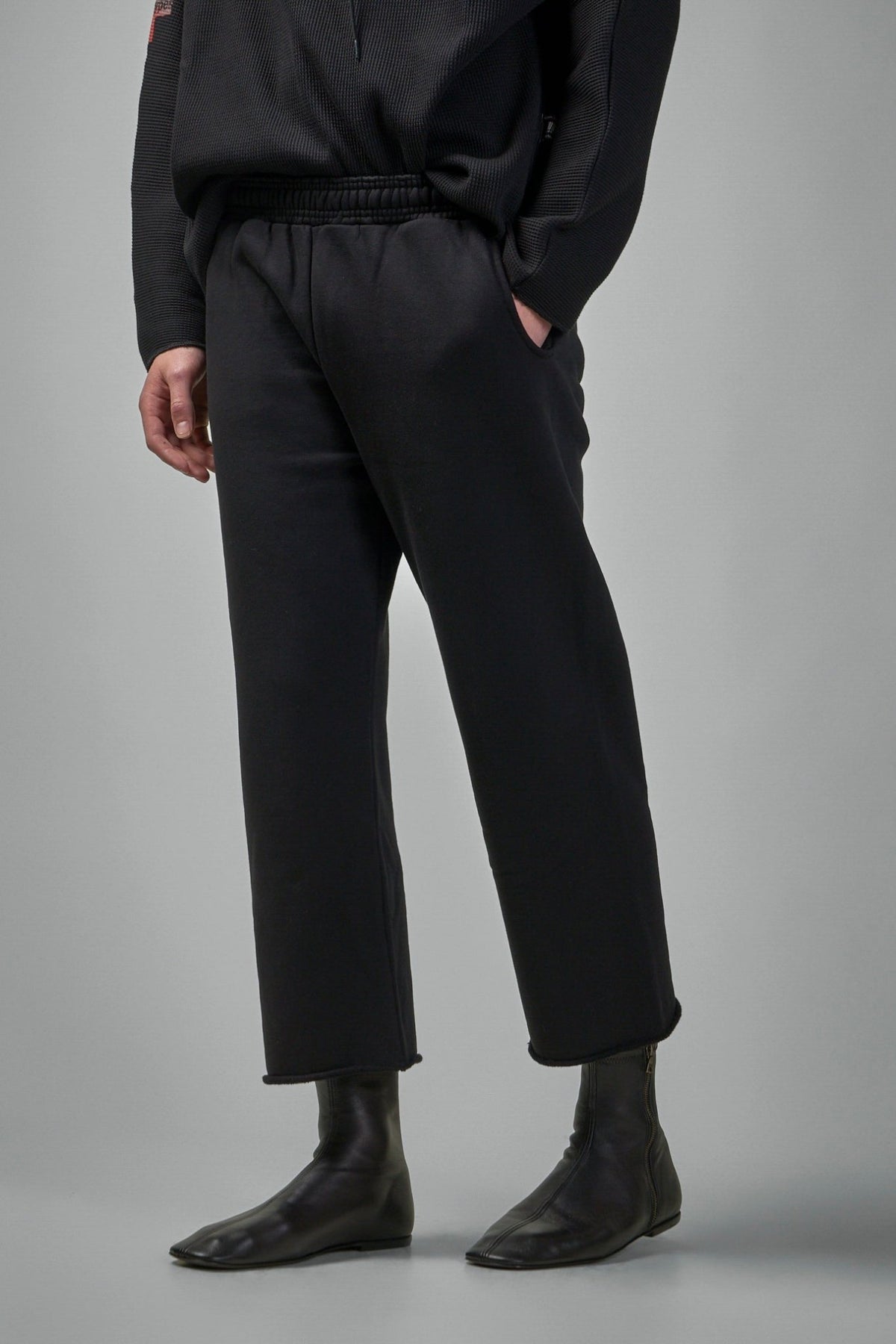 Side view of cropped sweatpants highlighting the ankle-length cut, view 7