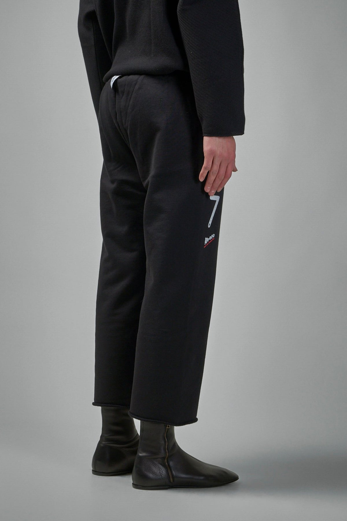 Side view of cropped sweatpants highlighting the ankle-length cut, view 8