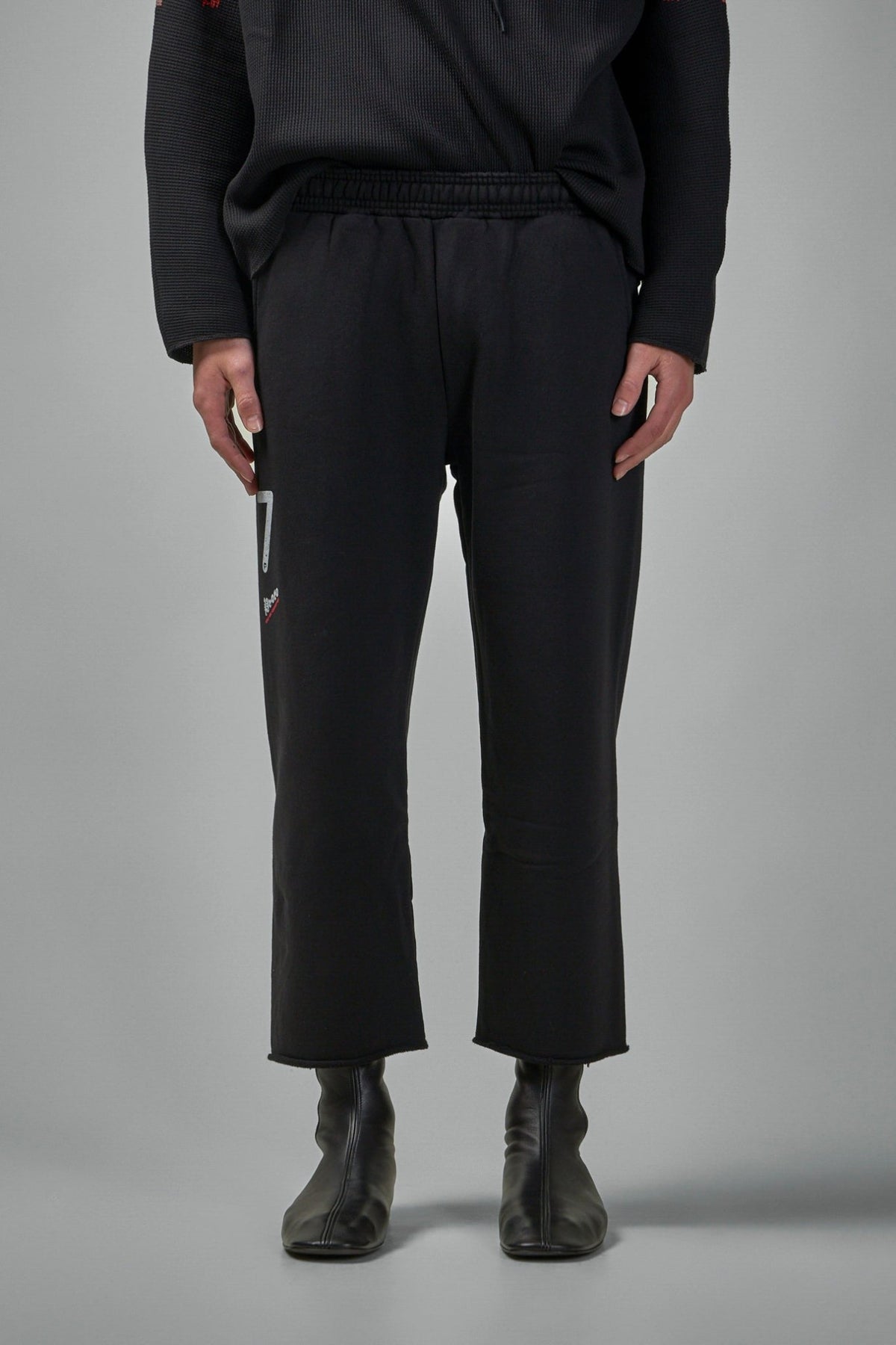 Side view of cropped sweatpants highlighting the ankle-length cut, view 5