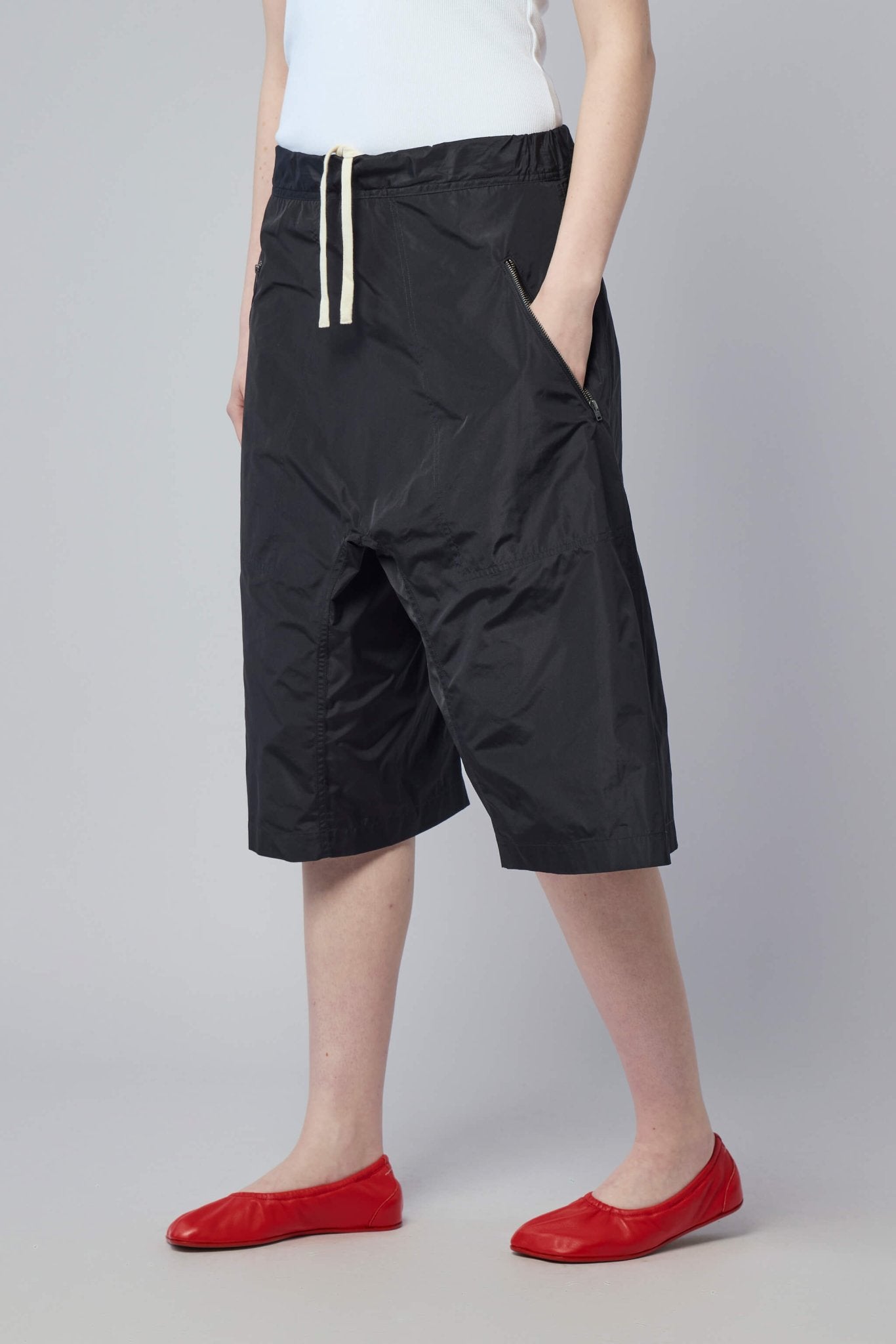 Sofie D'Hoore - Relaxed W. Zippockets Extra Low Crotch Short - LABELS