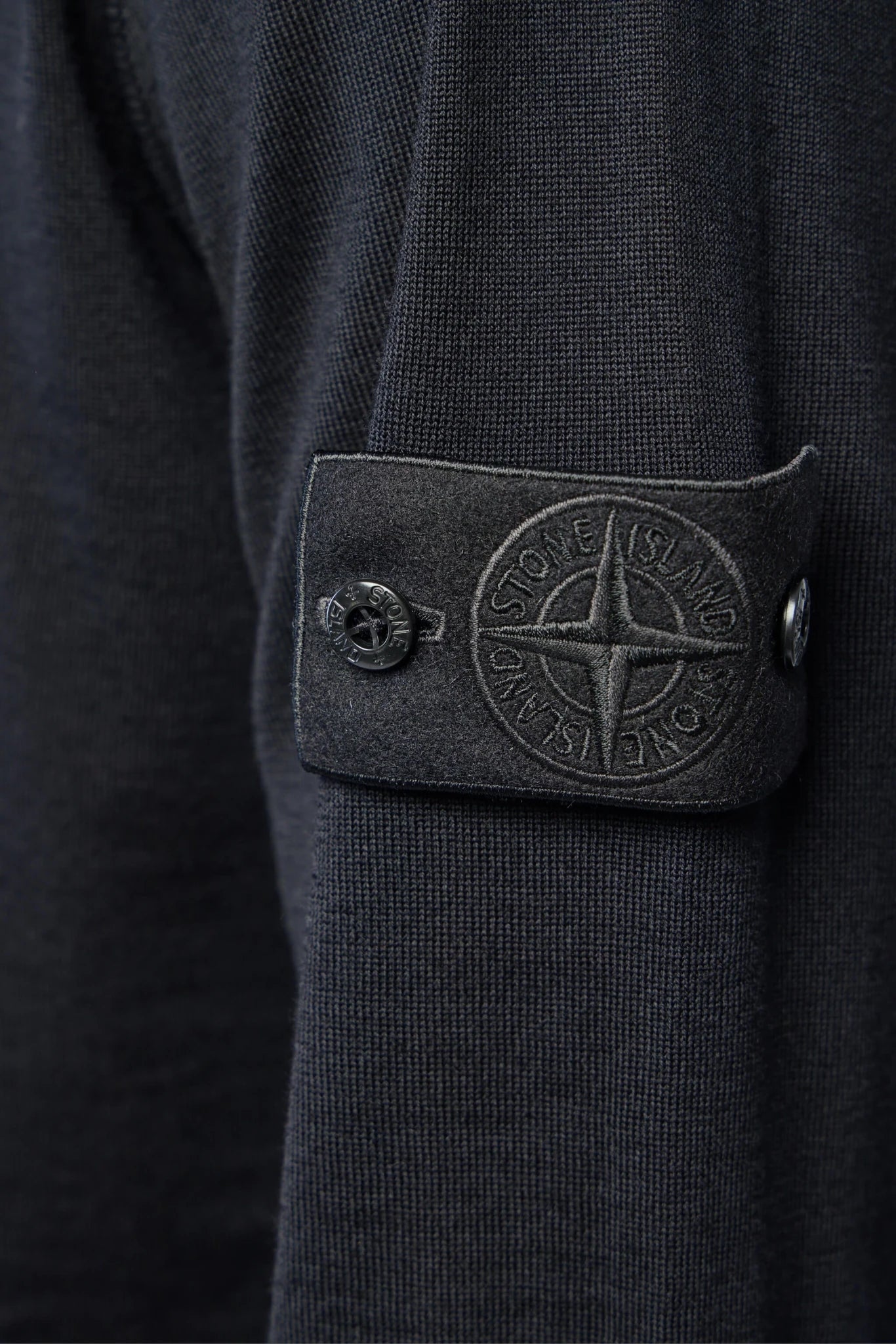 Stone Island - T-neck - LABELS