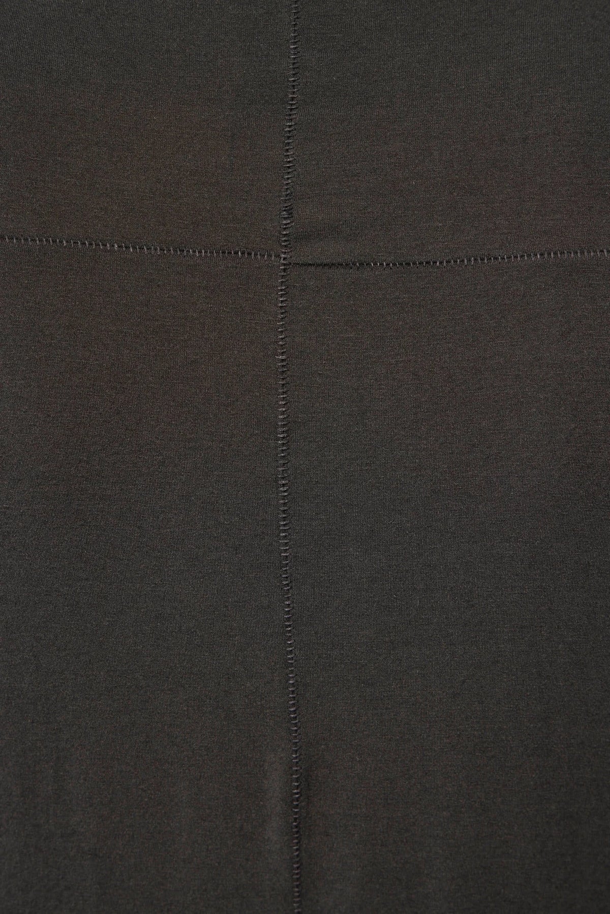 Thom Krom M TS 961 T-shirt full outfit styling shot