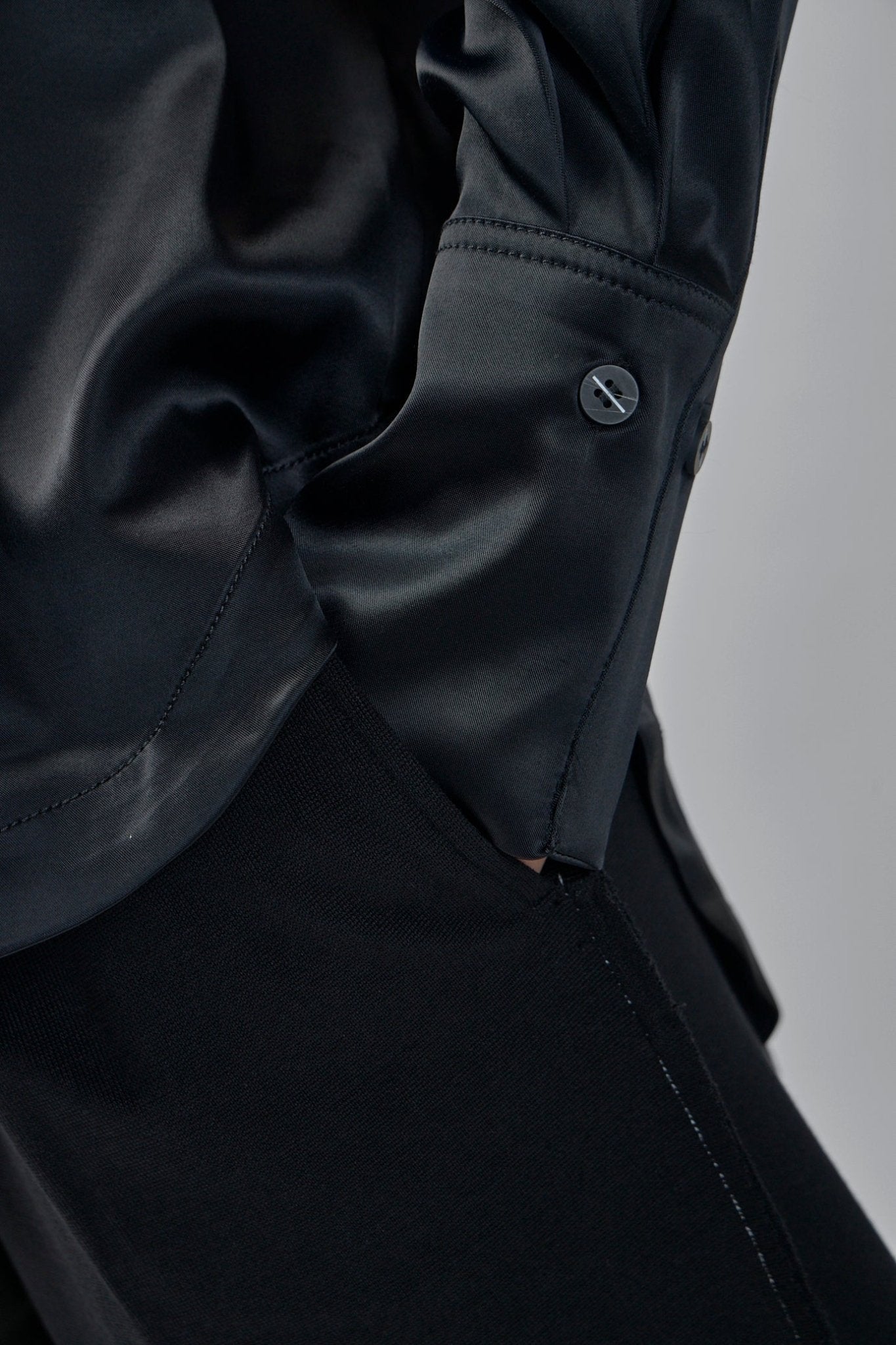 Thom Krom - W H 9 - LABELS