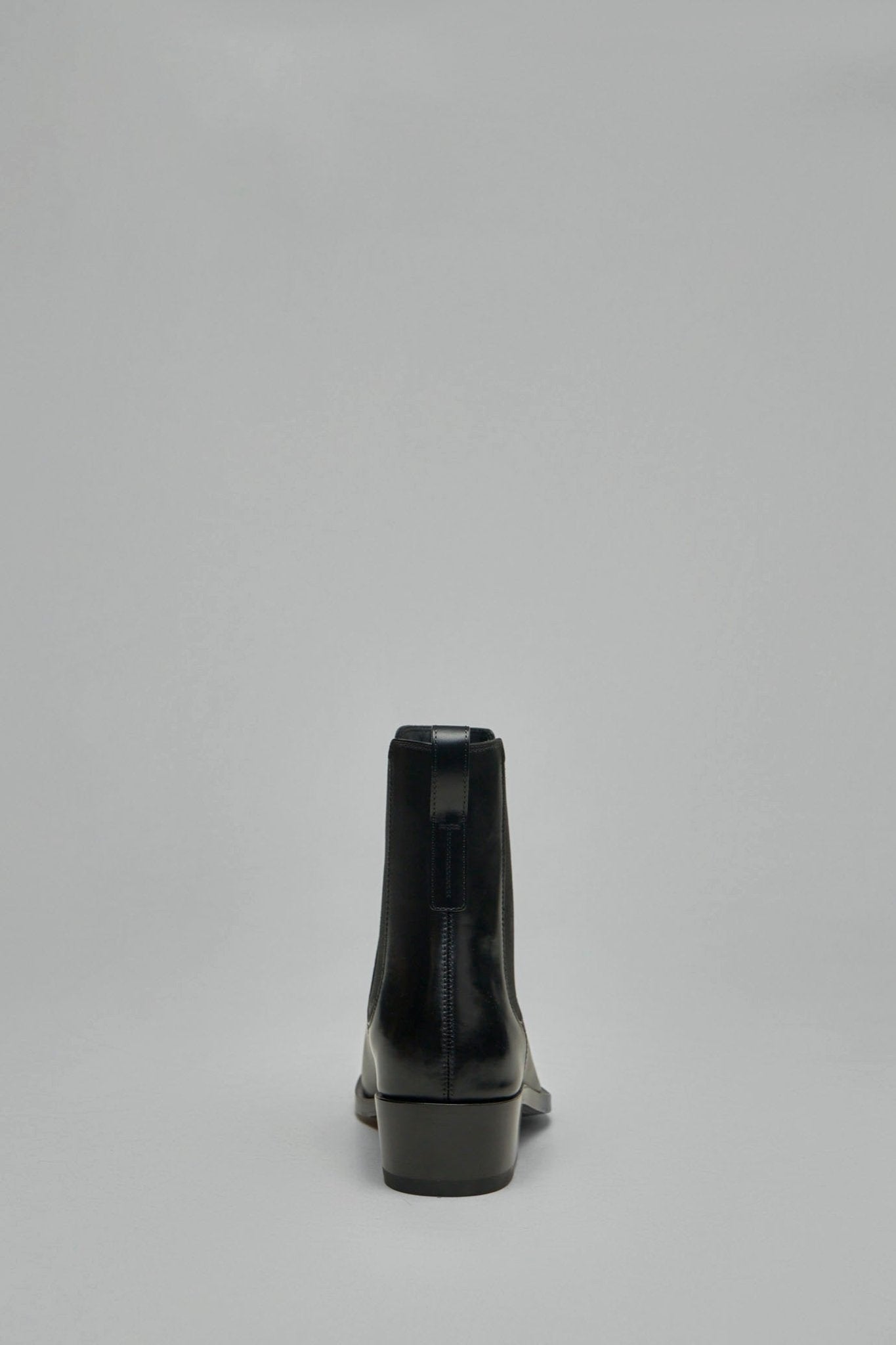 TOM FORD - Burnished Leather Chelsea Boot - LABELS