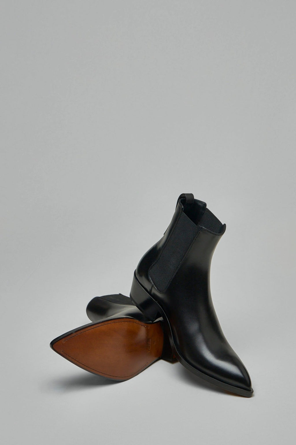 TOM FORD - Burnished Leather Chelsea Boot - LABELS