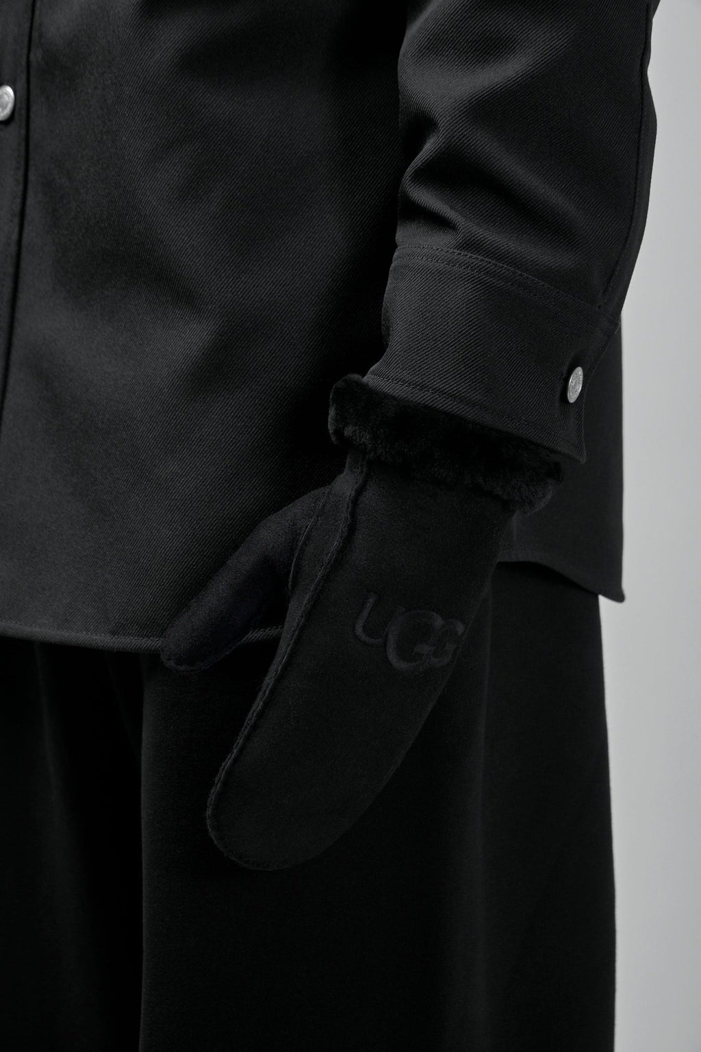 UGG - Sheepskin Embroider Mitten - LABELS