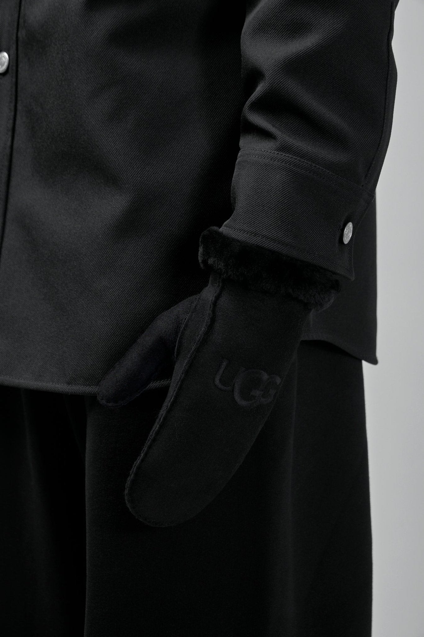 UGG - Sheepskin Embroider Mitten - LABELS