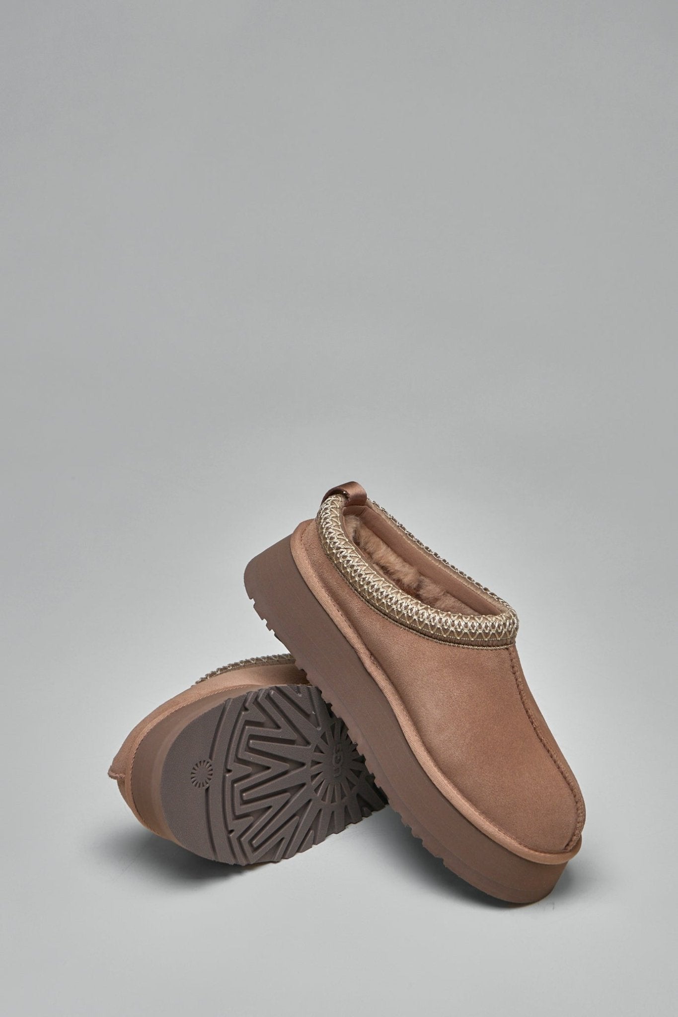UGG Sandals Tazz II - Leather Slip-On Slides – LABELS