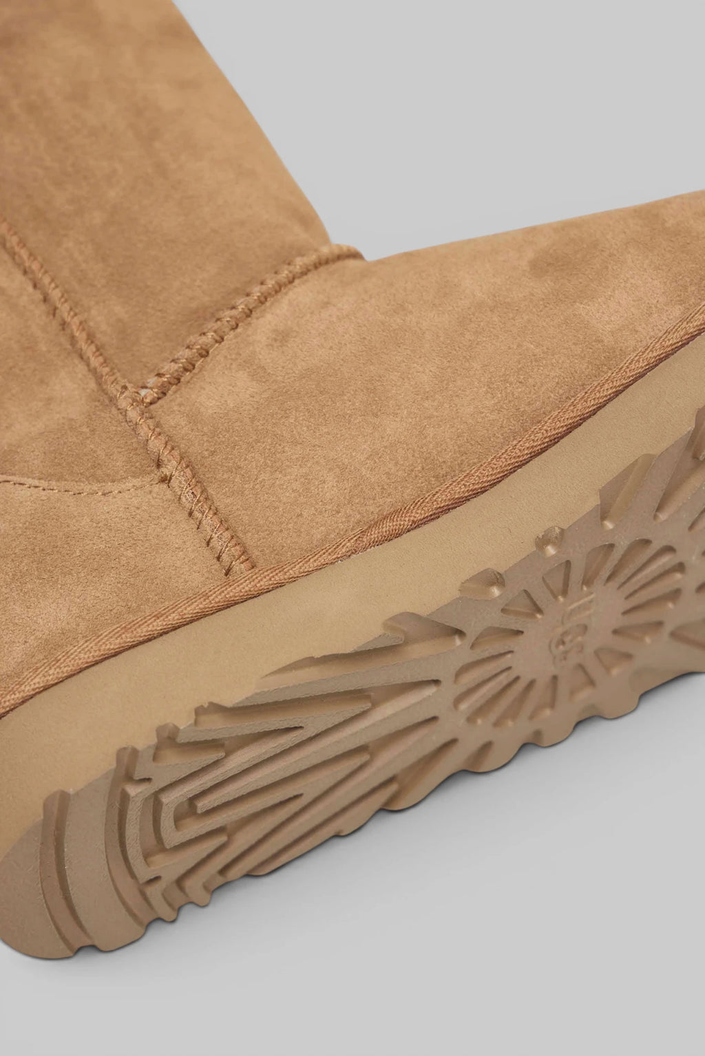 UGG - W Classic Ultra Tall - LABELS
