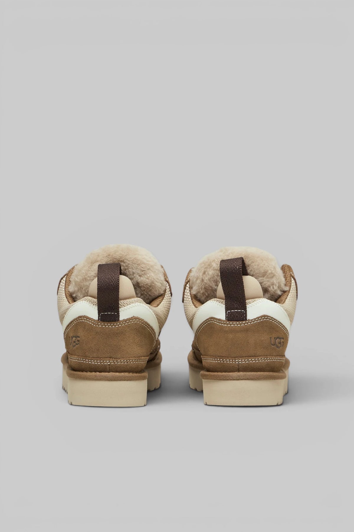 Heel pull tab detail on UGG W Lowmel boots