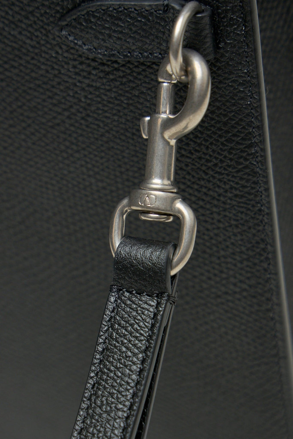 Valentino - VLogo Signature Grainy Calfskin Pouch - LABELS