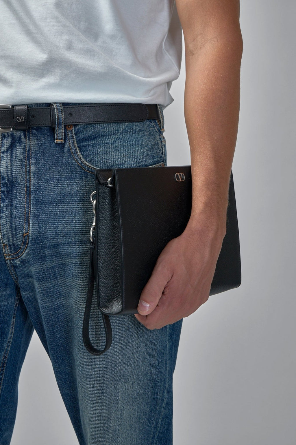 Valentino - VLogo Signature Grainy Calfskin Pouch - LABELS