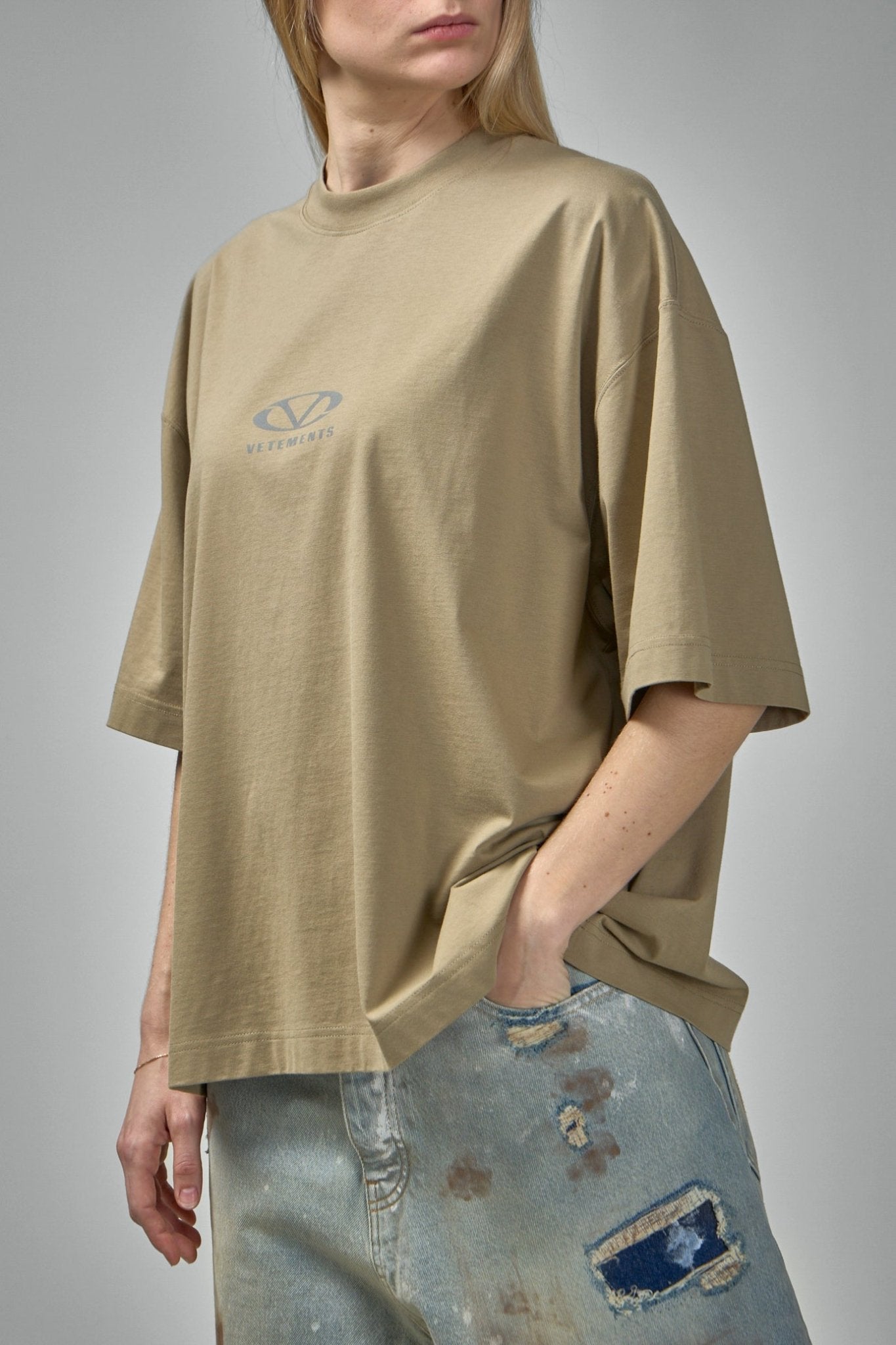 Vetements - Oval Logo Cropped Boxy T-Shirt - LABELS