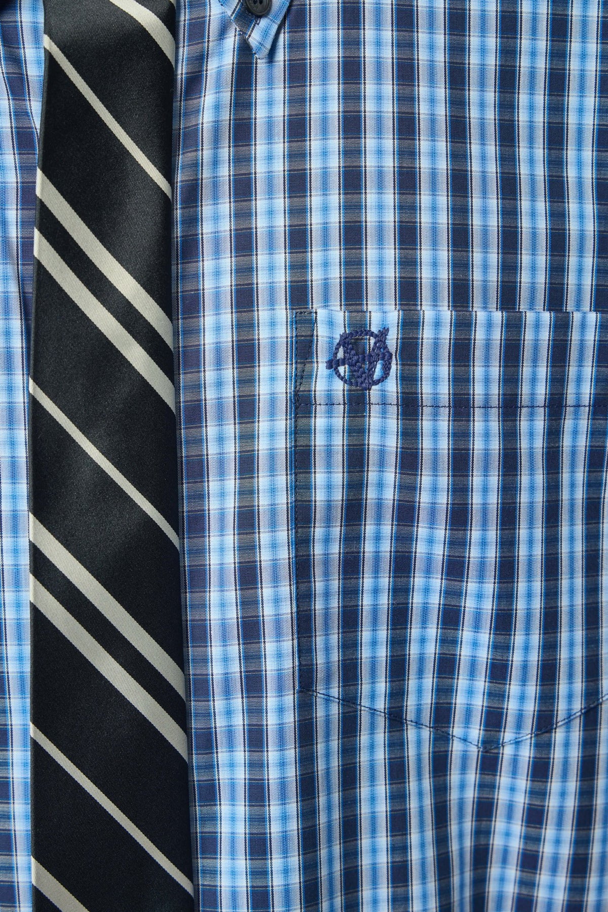men - Detail shot of cotton fabric texture on Vetements statement shirt