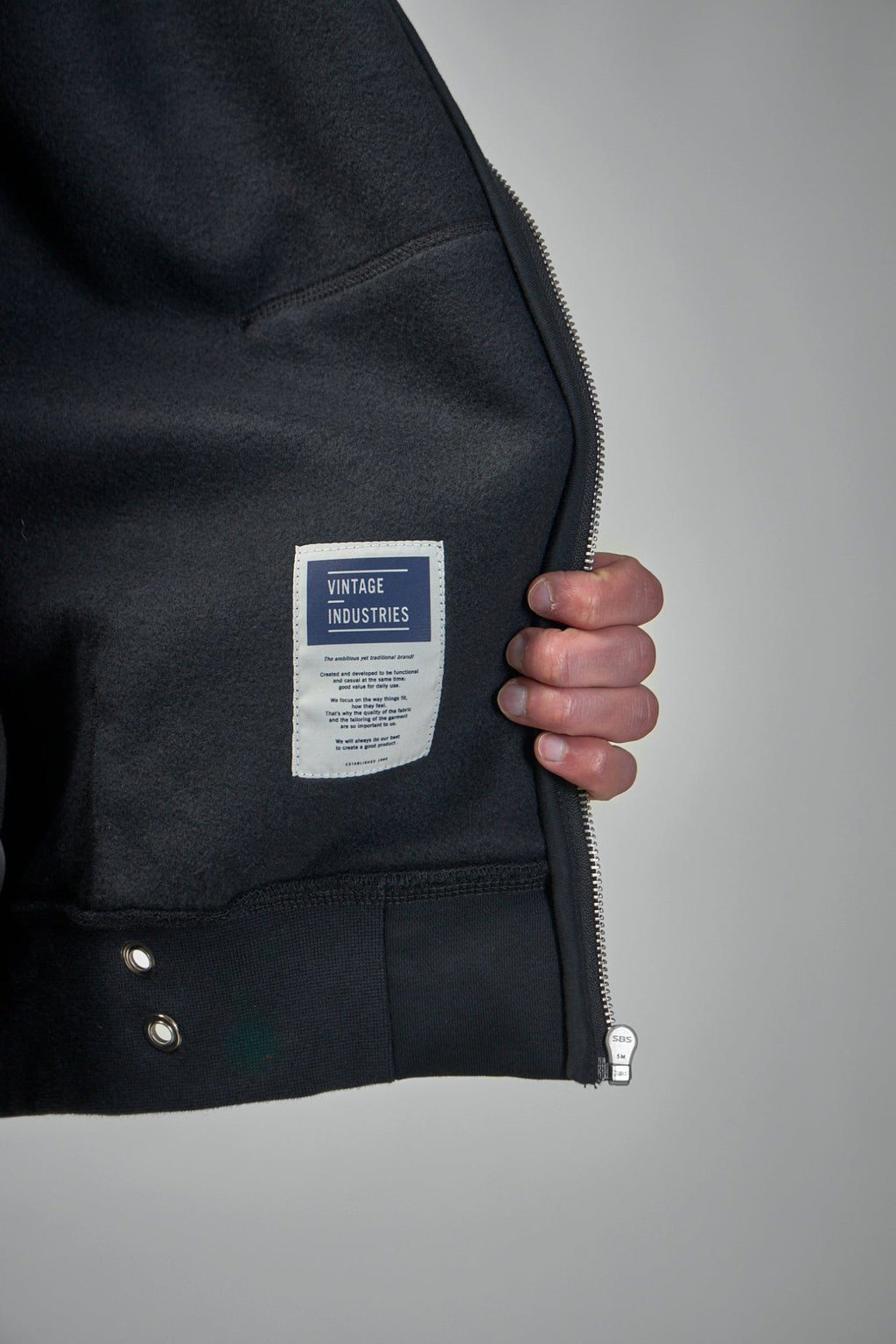 Vintage Industries - KH Hooded Vest black - LABELS