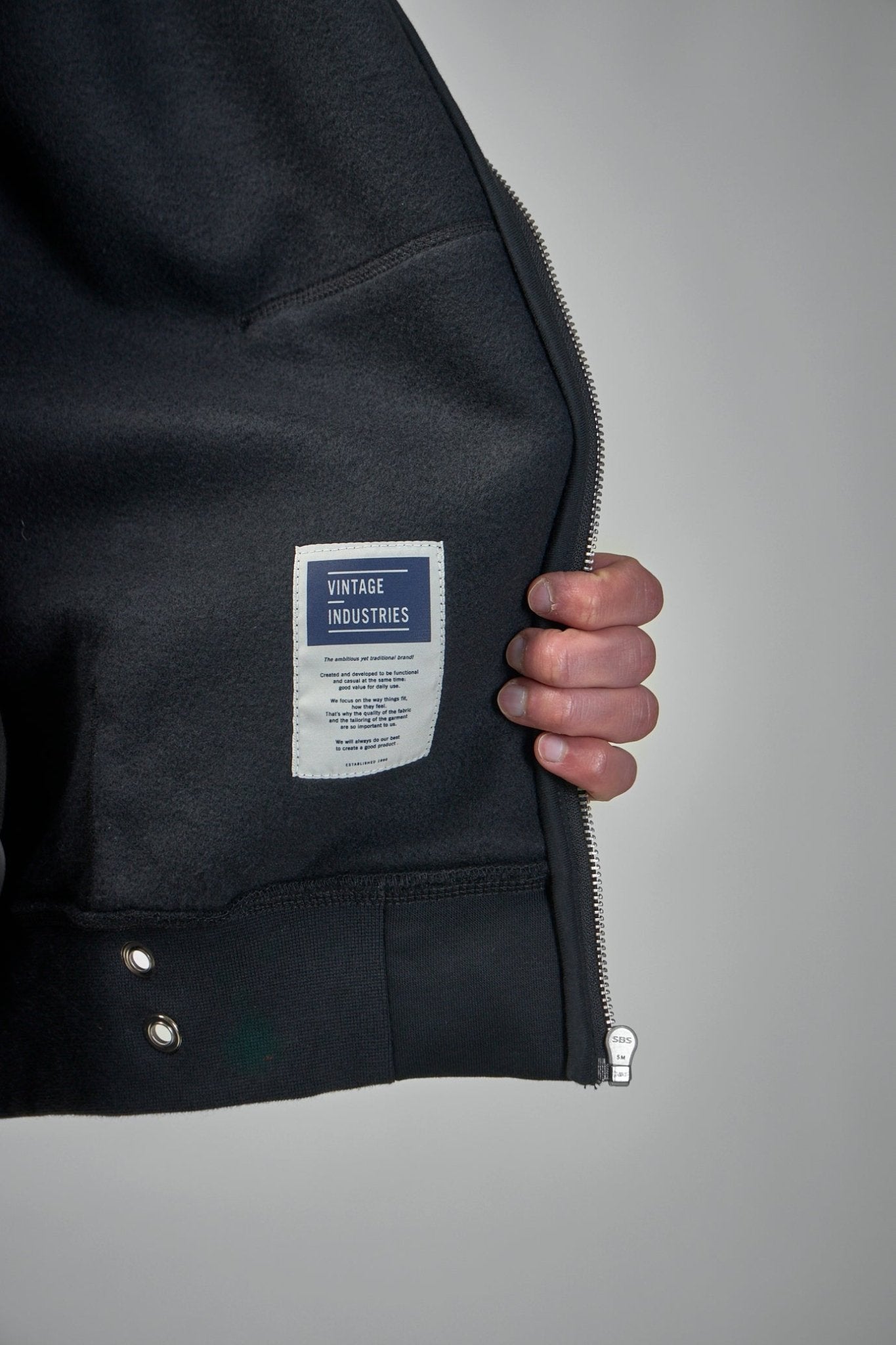 Vintage Industries - KH Hooded Vest black - LABELS