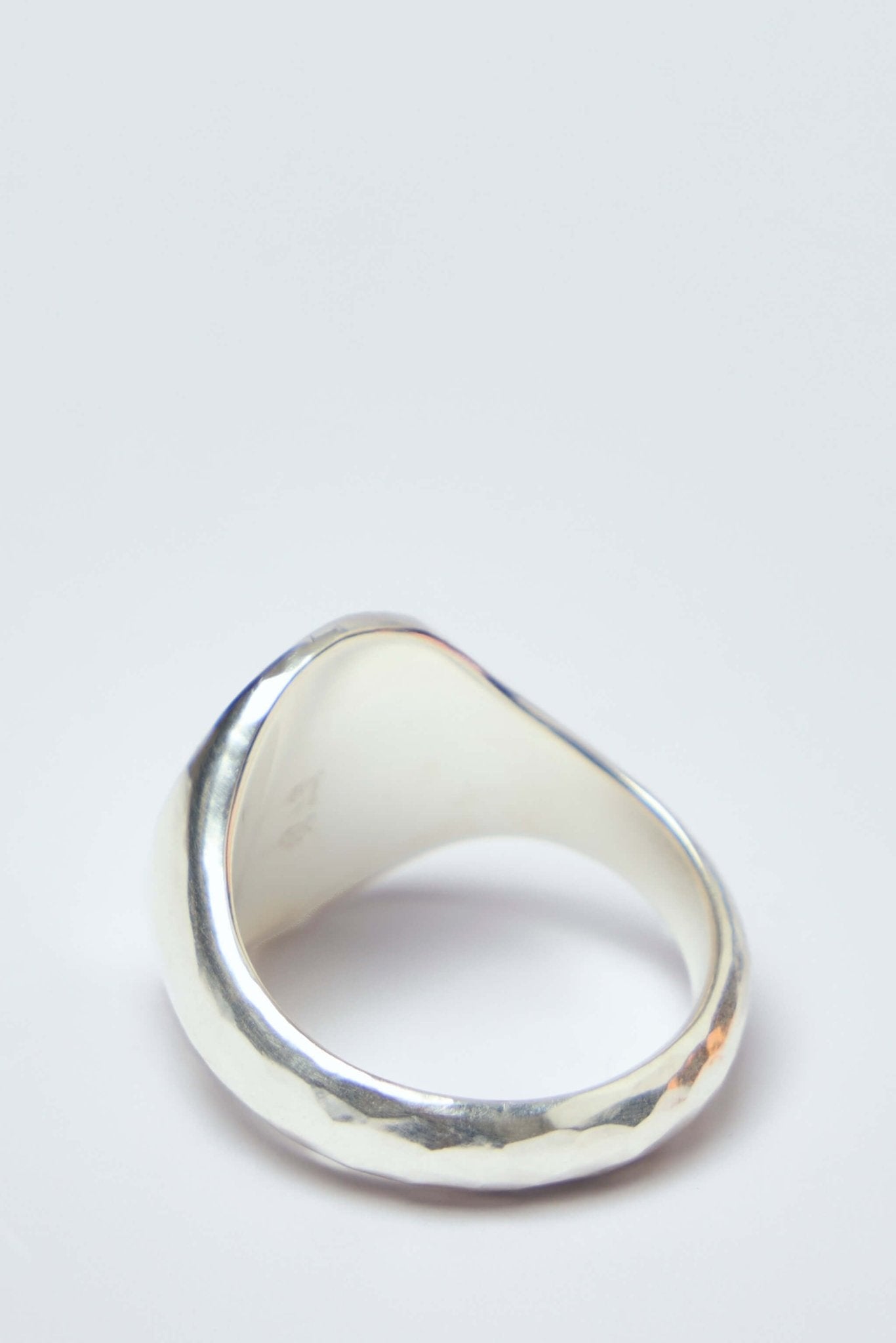 Werkstatt MüNchen - Signet Ring Oval Hammered - LABELS