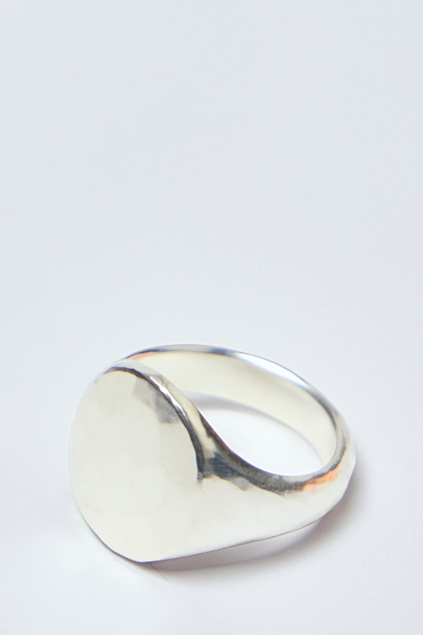 Werkstatt MüNchen - Signet Ring Oval Hammered - LABELS