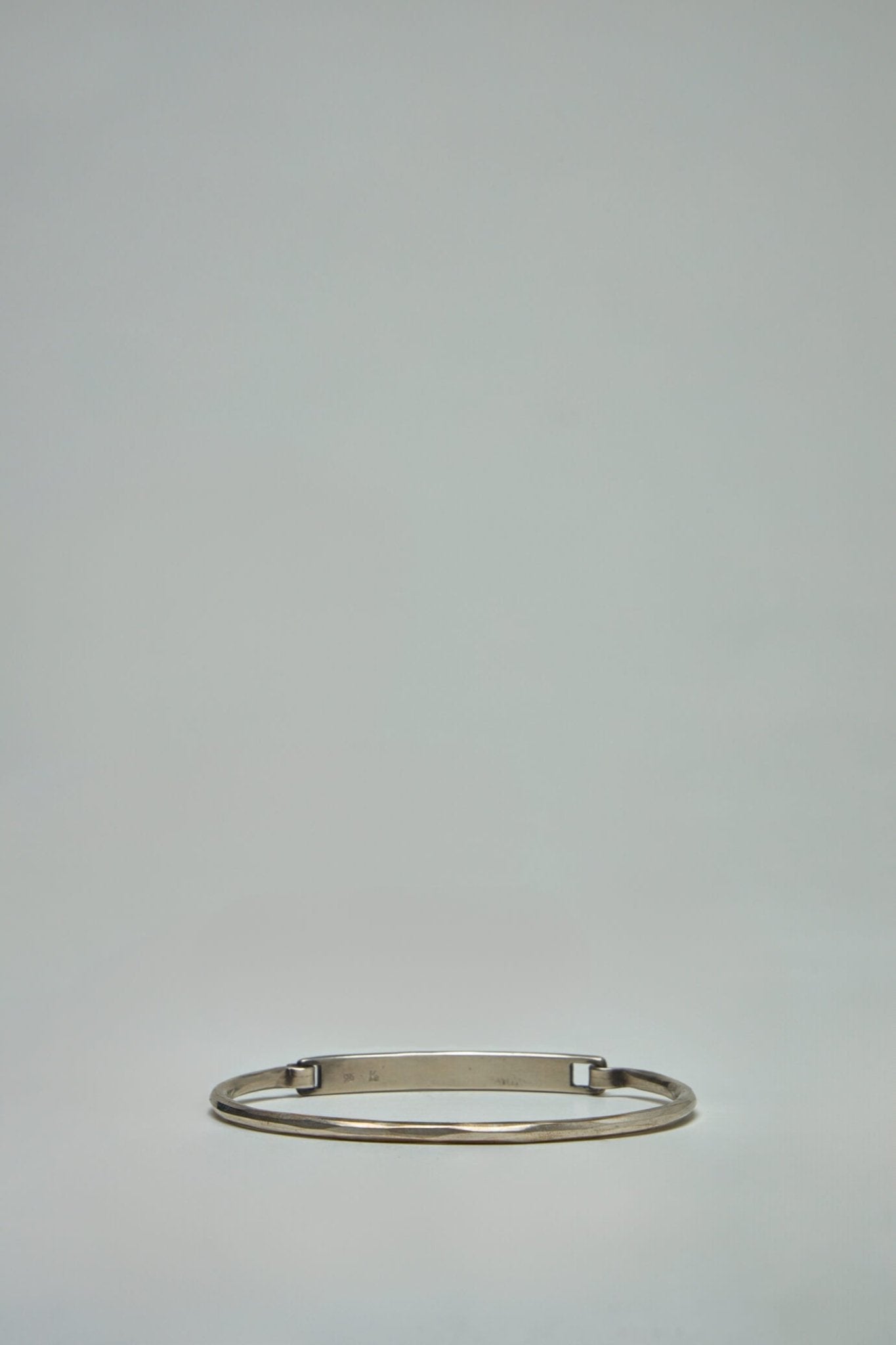 Werkstatt München - Bracelet Closure Tag Tool Traces - LABELS