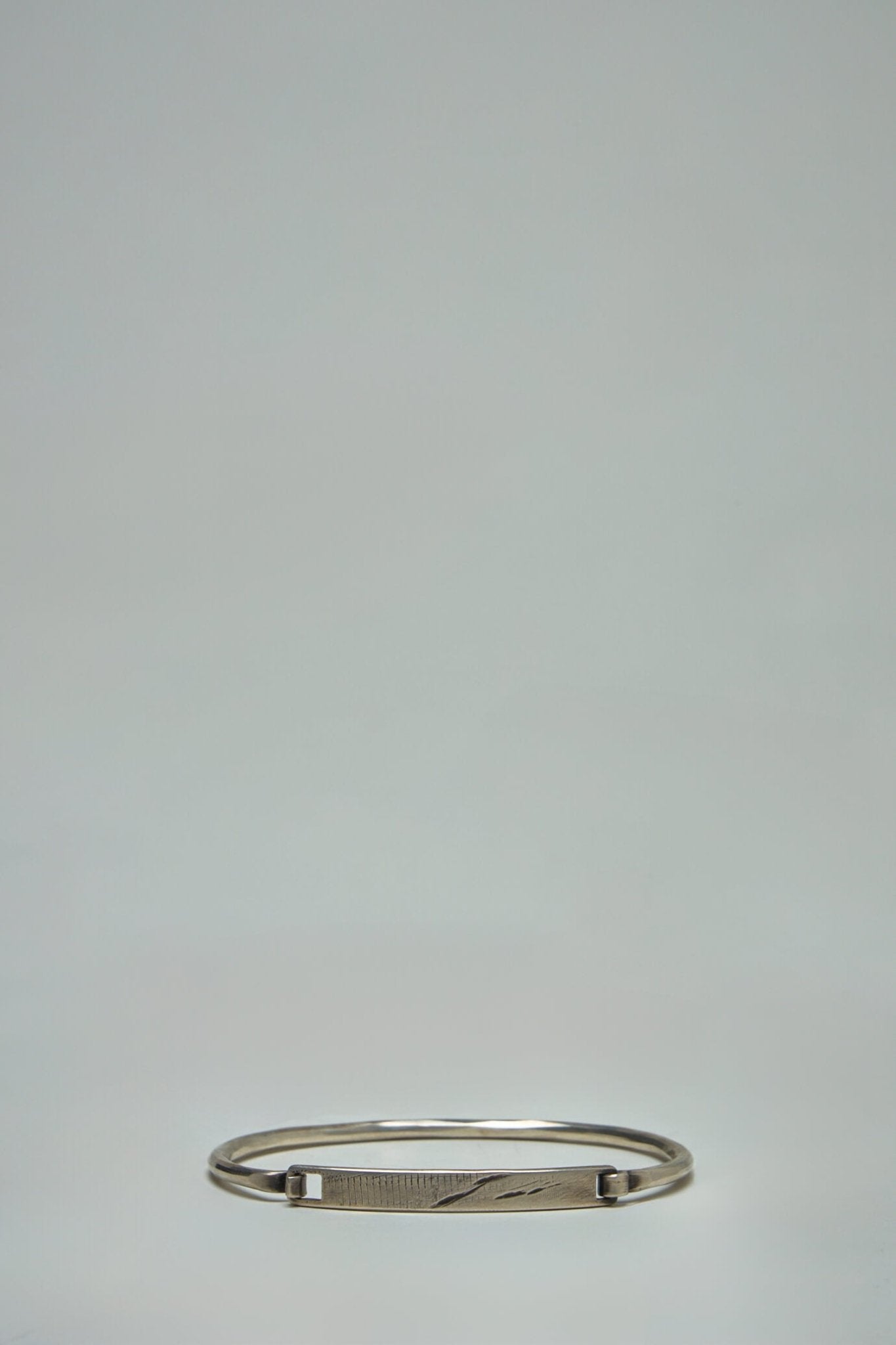 Werkstatt München - Bracelet Closure Tag Tool Traces - LABELS