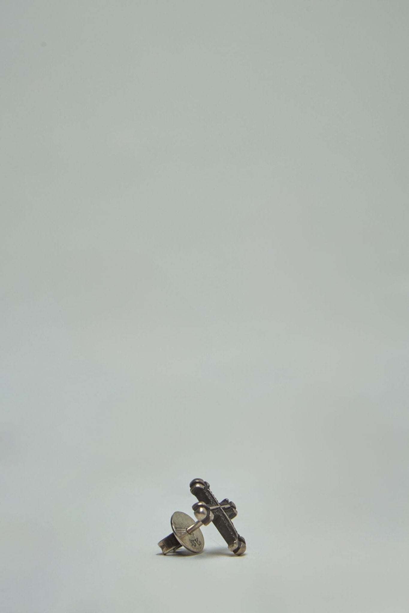 Werkstatt München - Studs Cross - LABELS