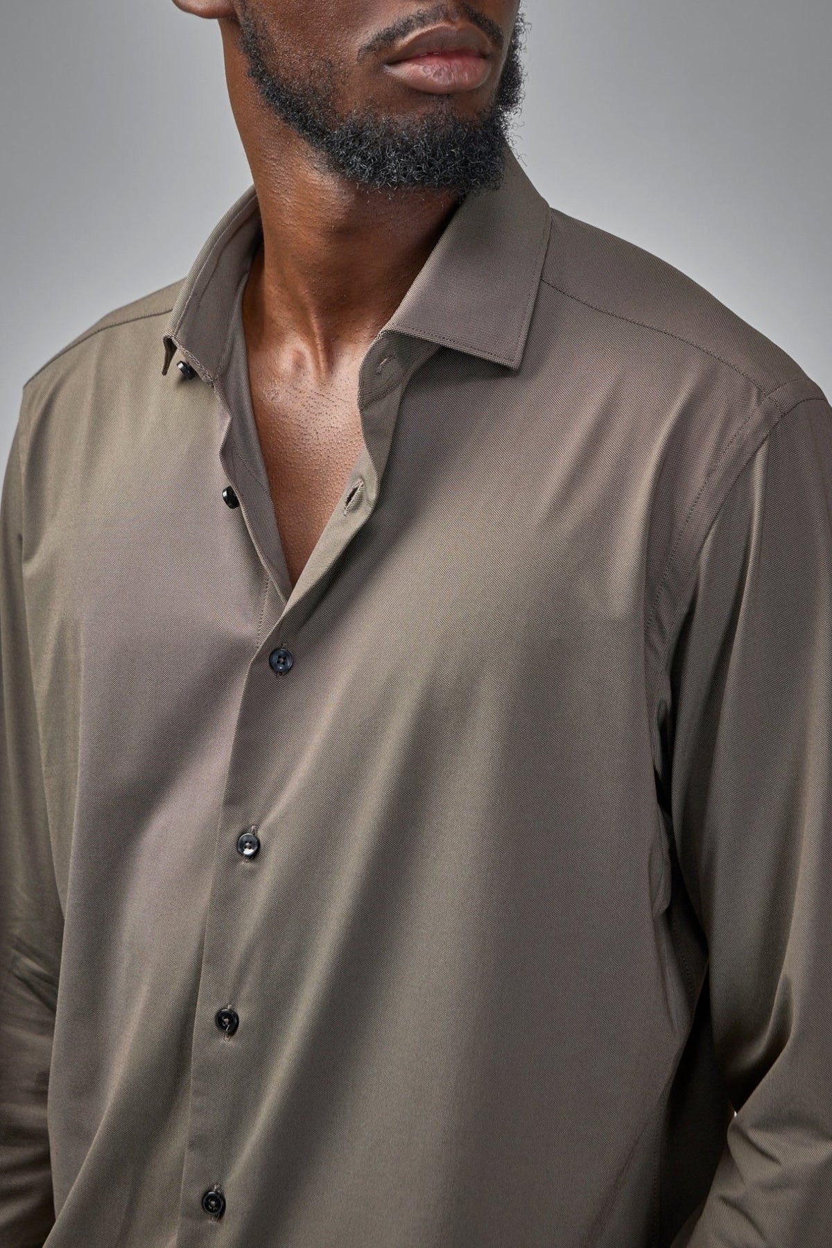 Detail view of Xacus Active Shirt collar and button craftsmanship in performance fabric