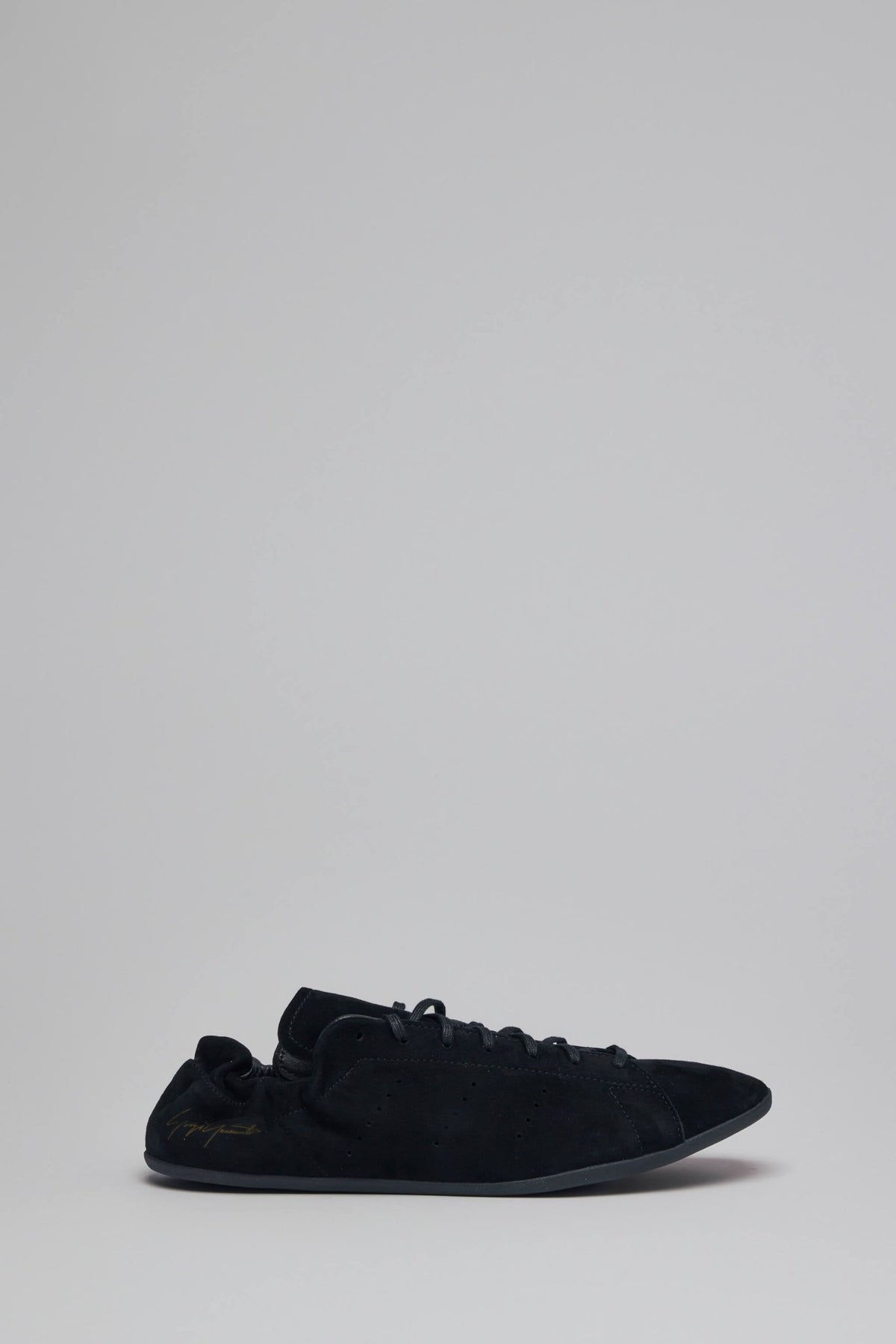 Y-3 Yohji Yamamoto Low Top Sneakers Stan Smith Lo P in black leather with minimalist design
