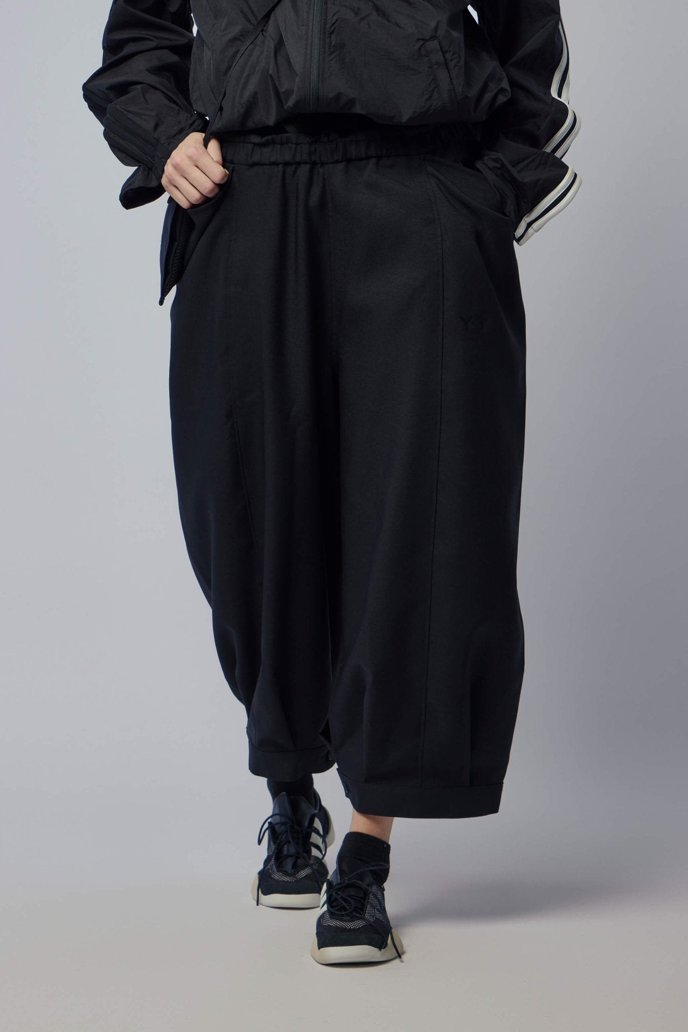 Y-3 Yohji Yamamoto Wide-Leg Pants - Cropped Design – LABELS