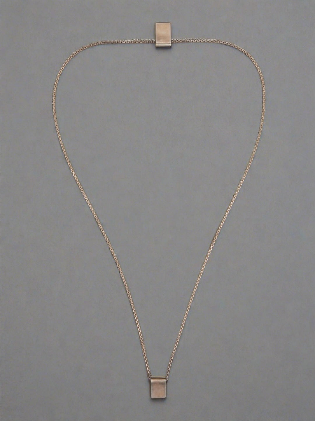 Escapulario Long Necklace