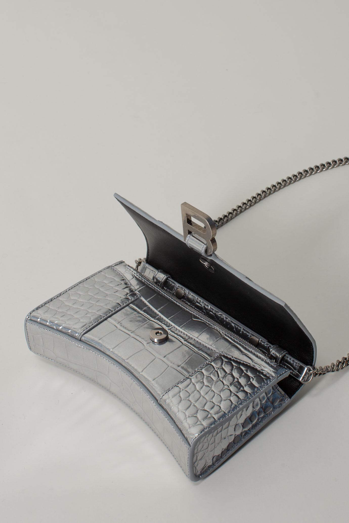 Women's Hourglass Wallet On Chain in Silver