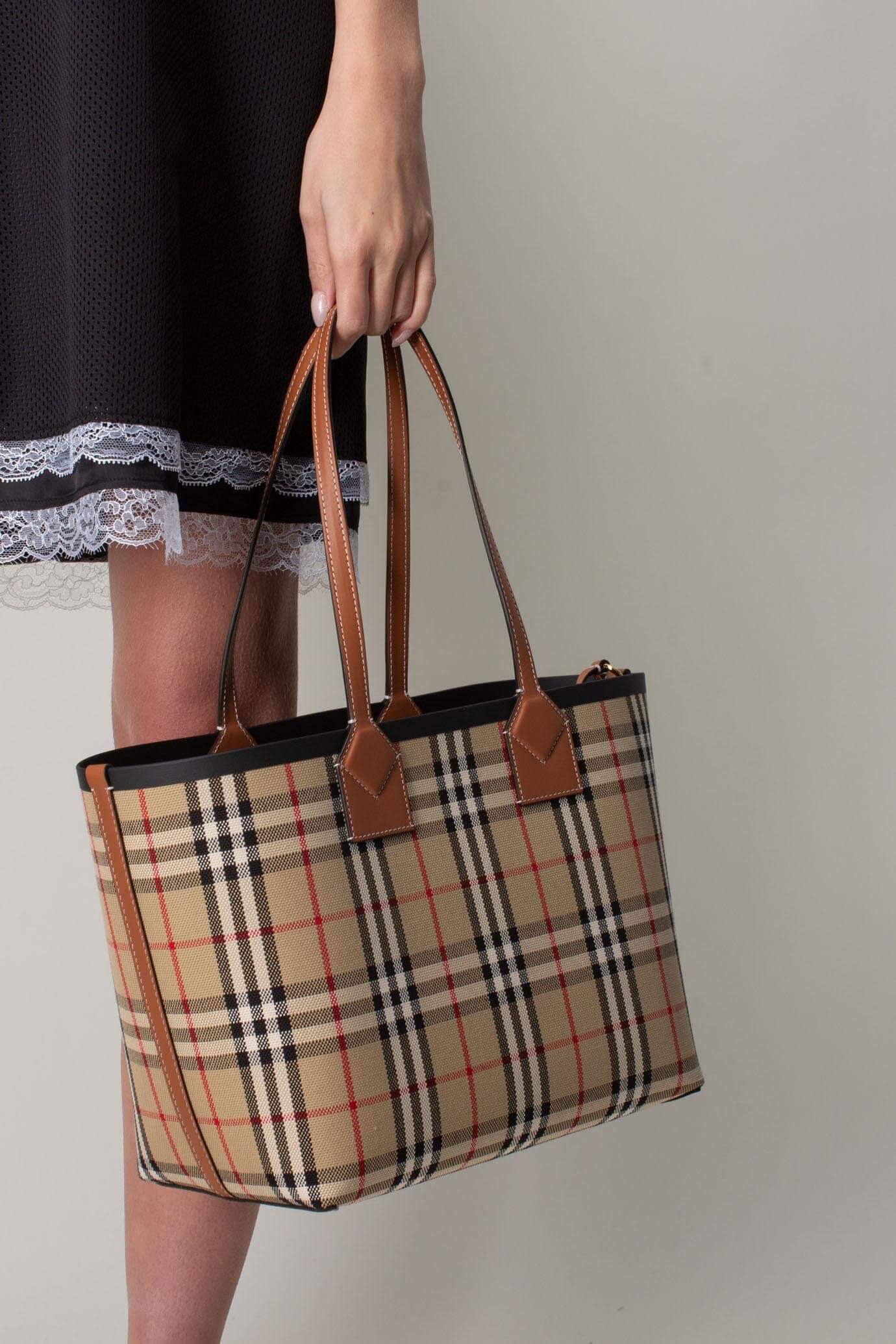 Burberry Vintage Check Medium The Giant Reversible Tote