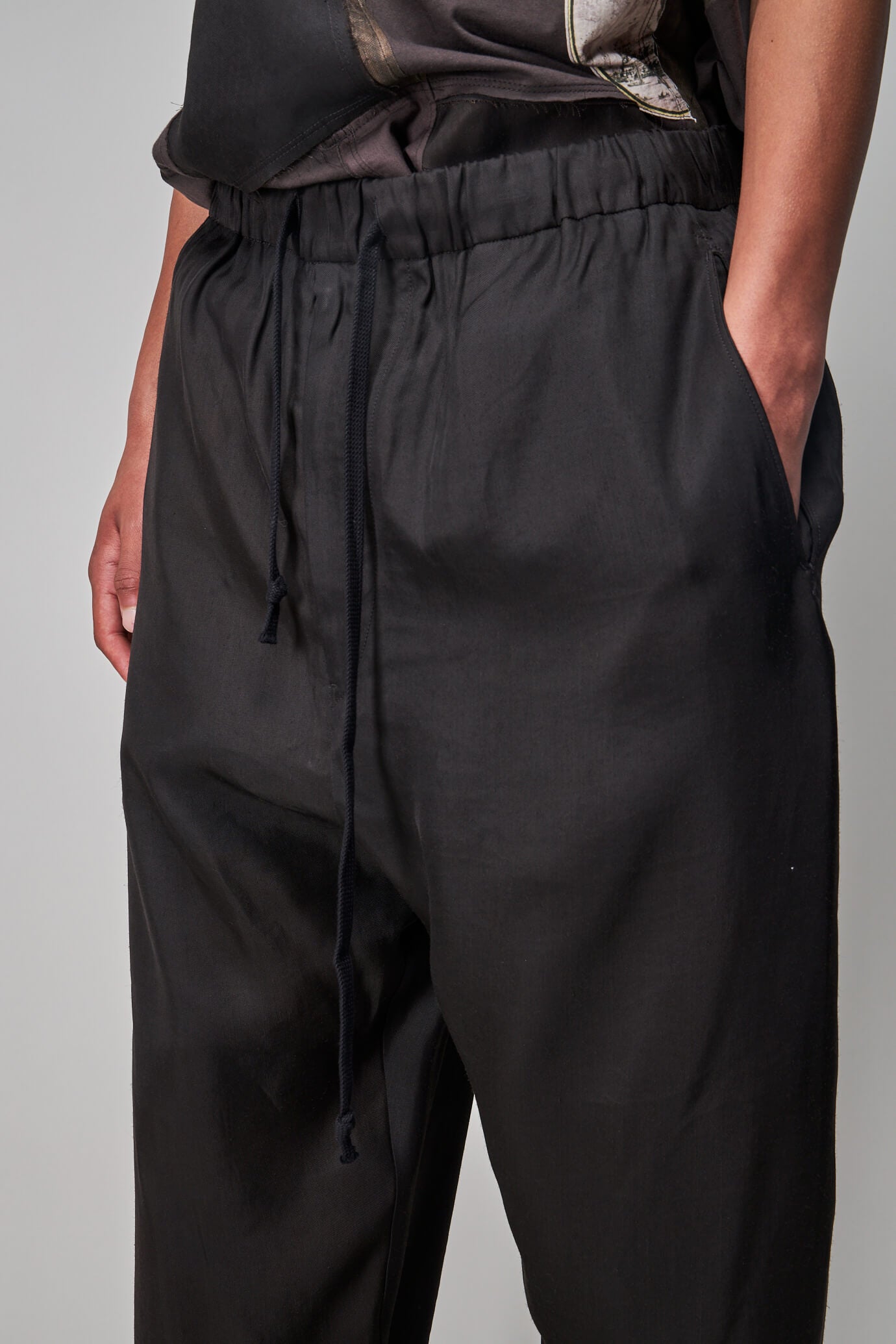 Tapered Tailor Drawstring Trousers, black