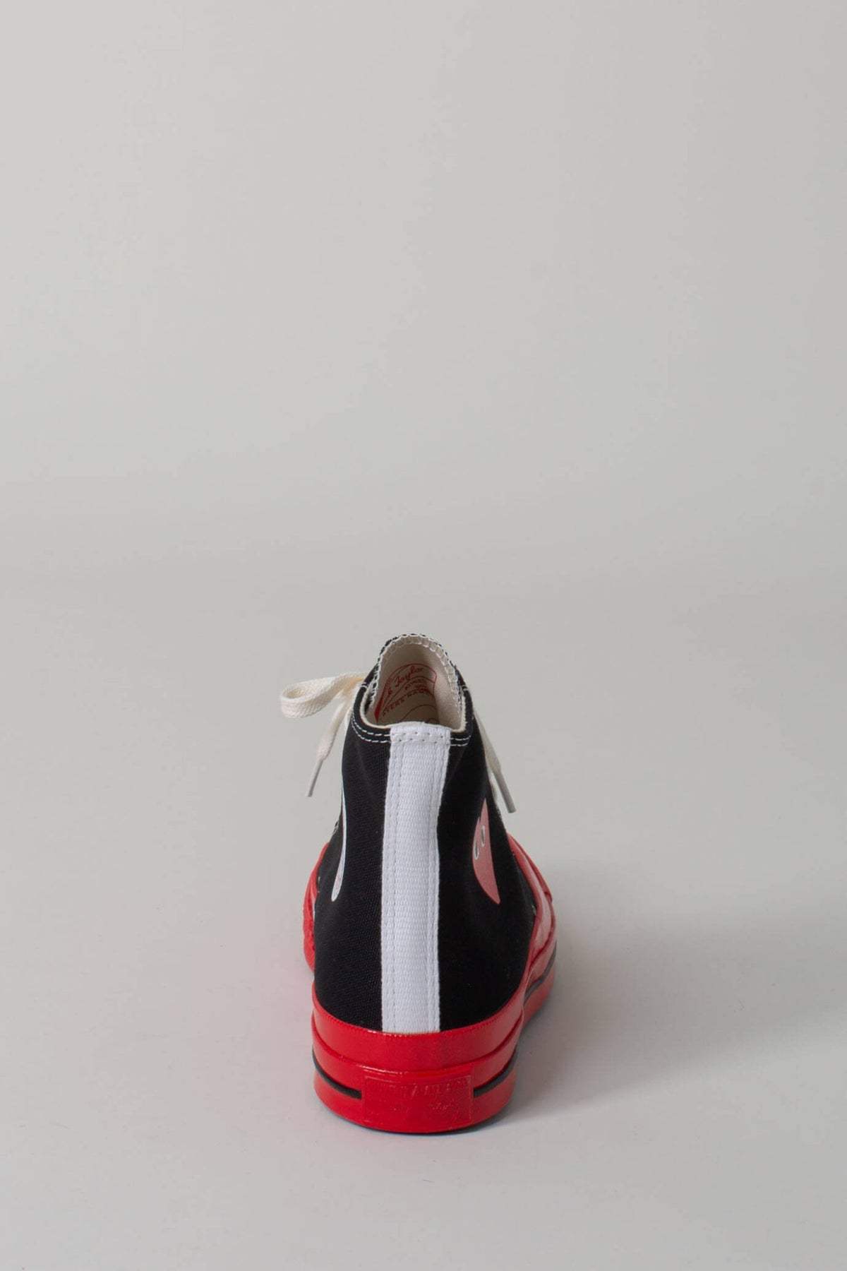 High top canvas sneakers with lace-up closure and round toe