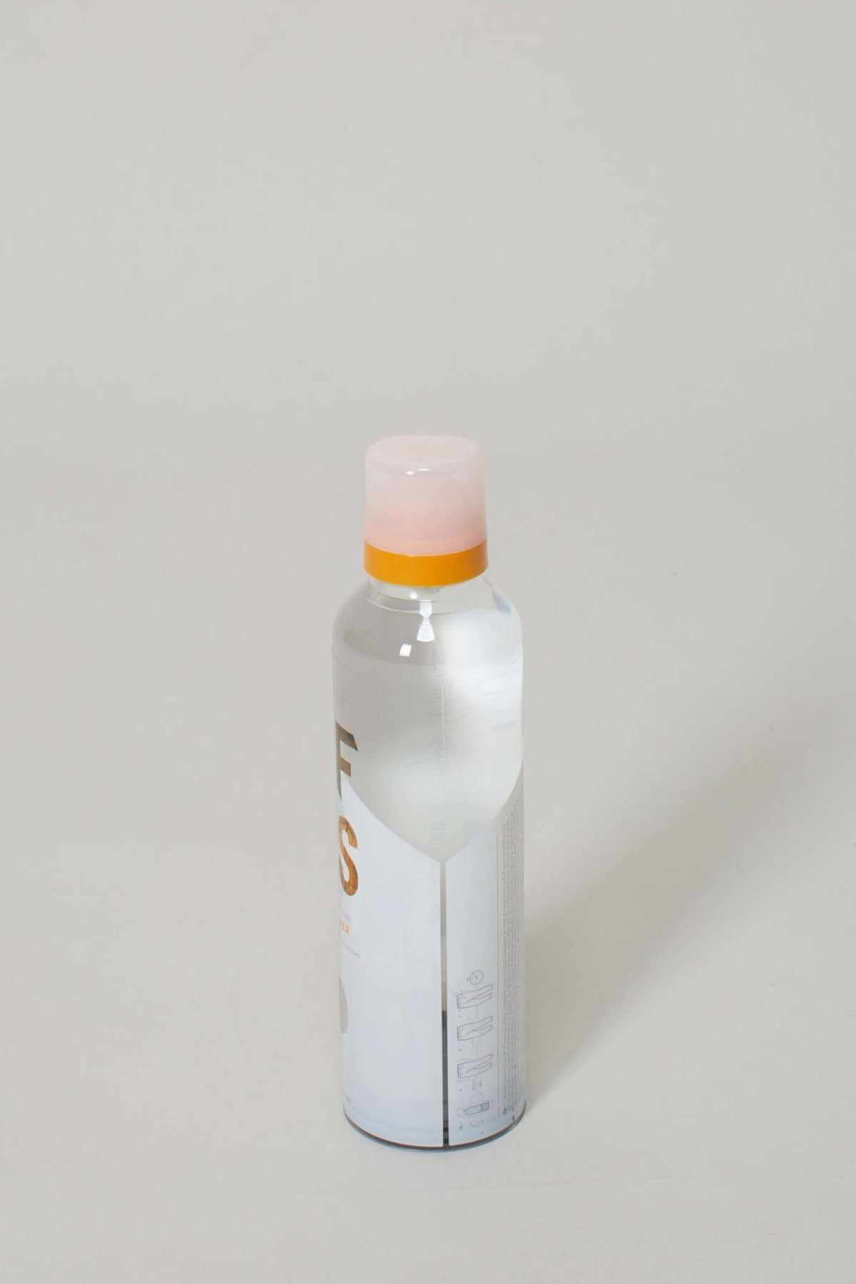 Biodegradable denim refresher spray by DFNS for eco-friendly garment care